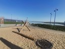 Пятеро подростков в Челнах сломали качели на набережной