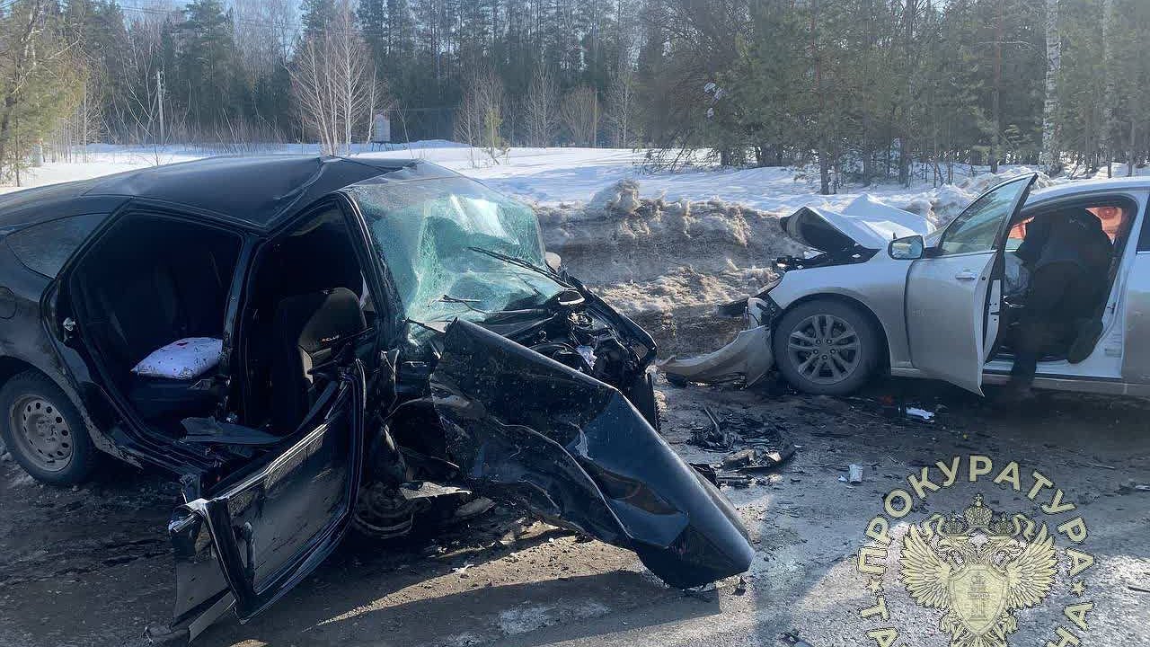 Главная картинка новости: Под Елабугой произошло смертельное ДТП – погибли два человека