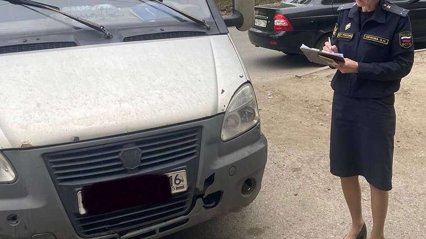 Главная картинка новости: Челнинцы оплачивают долги на месте