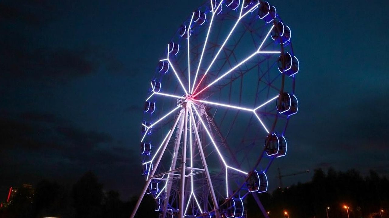 Главная картинка новости: Объяснили, почему «Колесо обозрения» в парке Победы опасно