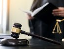 Челнинец избил на лестничной площадке знакомого, отняв все деньги и телефон