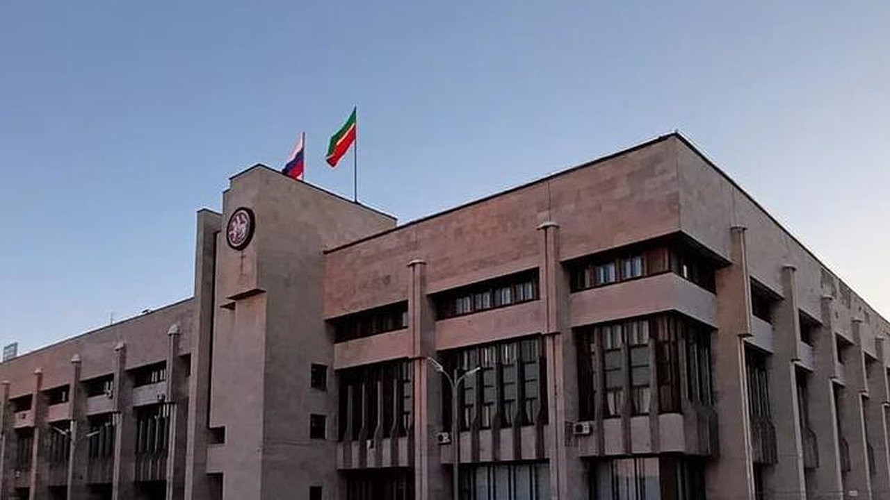 Главная картинка новости: В Исполкоме Челнов представили замов по соцвопросам и строительству