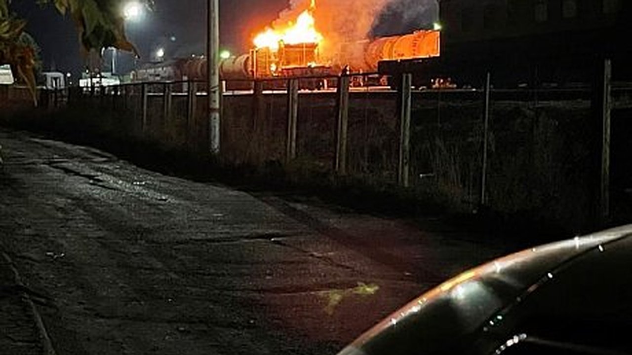 Главная картинка новости: В Тукаевском районе сгорел вагон поезда