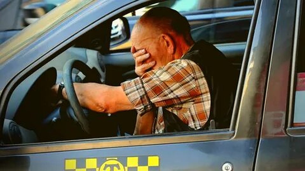 Главная картинка новости: Доехал с ветерком: в Челнах пассажир обокрал таксиста