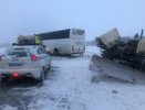 Жуткая авария: автобус из Челнов въехал в снегоуборочную технику