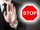 На каком основании: продавца, который вышел из ТЦ покурить, не пустили обратно
