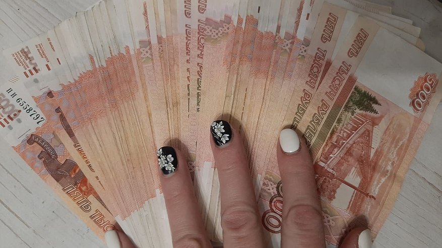 Главная картинка новости: Баян: жительница Елабуги, «спасая» счет в банке, лишилась 2,5 млн рублей