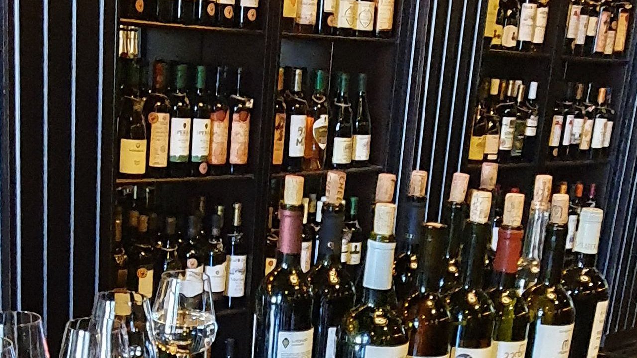 Главная картинка новости: В Госдуме предложили запретить работу алкомаркетов в выходные