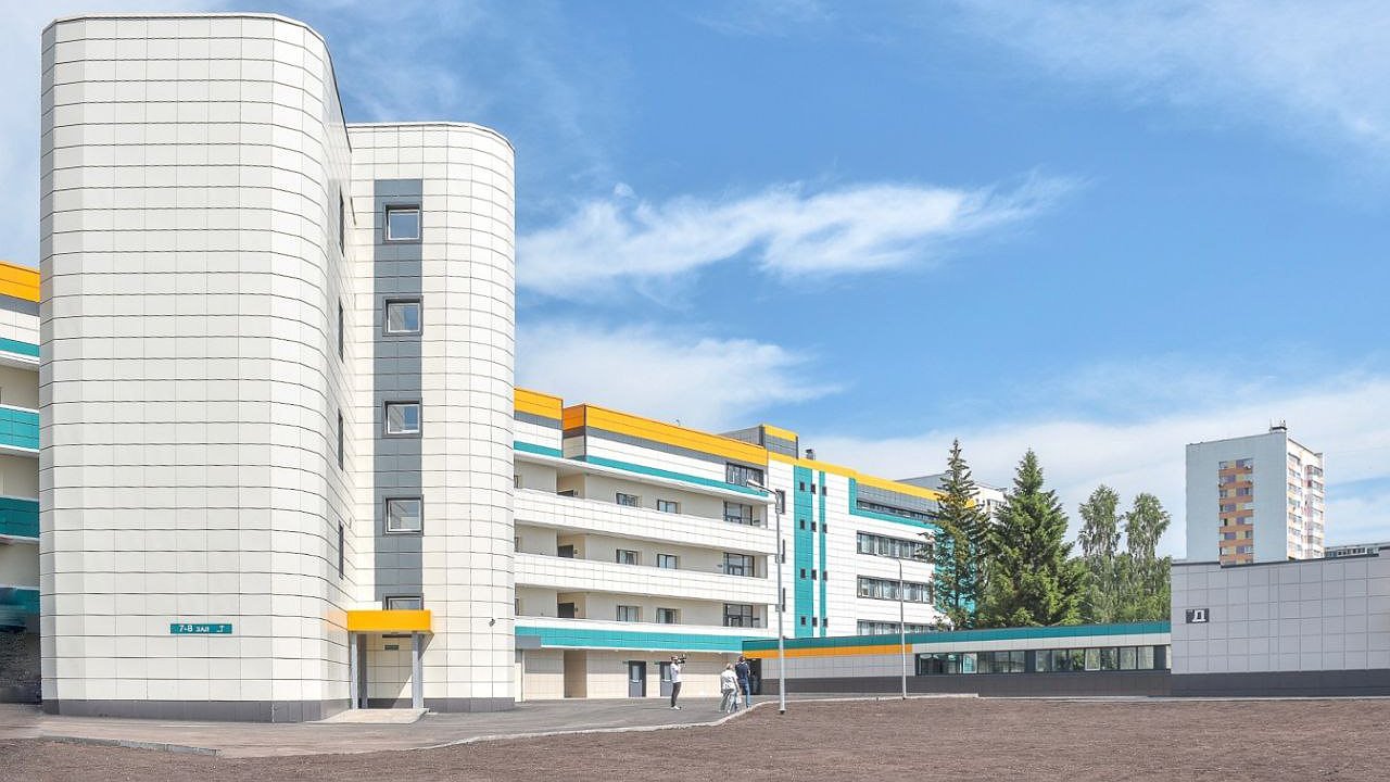 Главная картинка новости: «Все претензии сняты»: мэр Челнов оценил ход капремонта инфекционки 