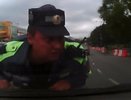 Пьяный челнинец прокатил на капоте своей машины полицейского