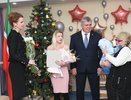 Новорожденного челнинца из роддома встречала целая делегация, включая мэра города