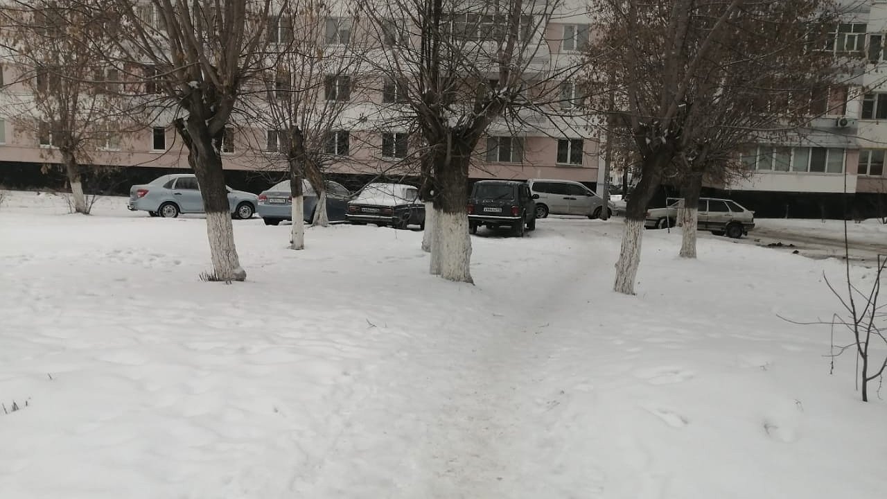 Главная картинка новости: Жители пос. ЗЯБ жалуются на несанкционированную стоянку