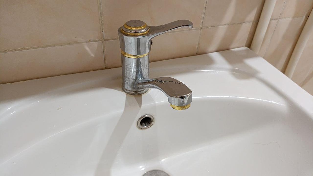 Главная картинка новости: Жители дома в Челнах больше месяца сидели без горячей воды – УК «Камстройсервис» прилетел штраф