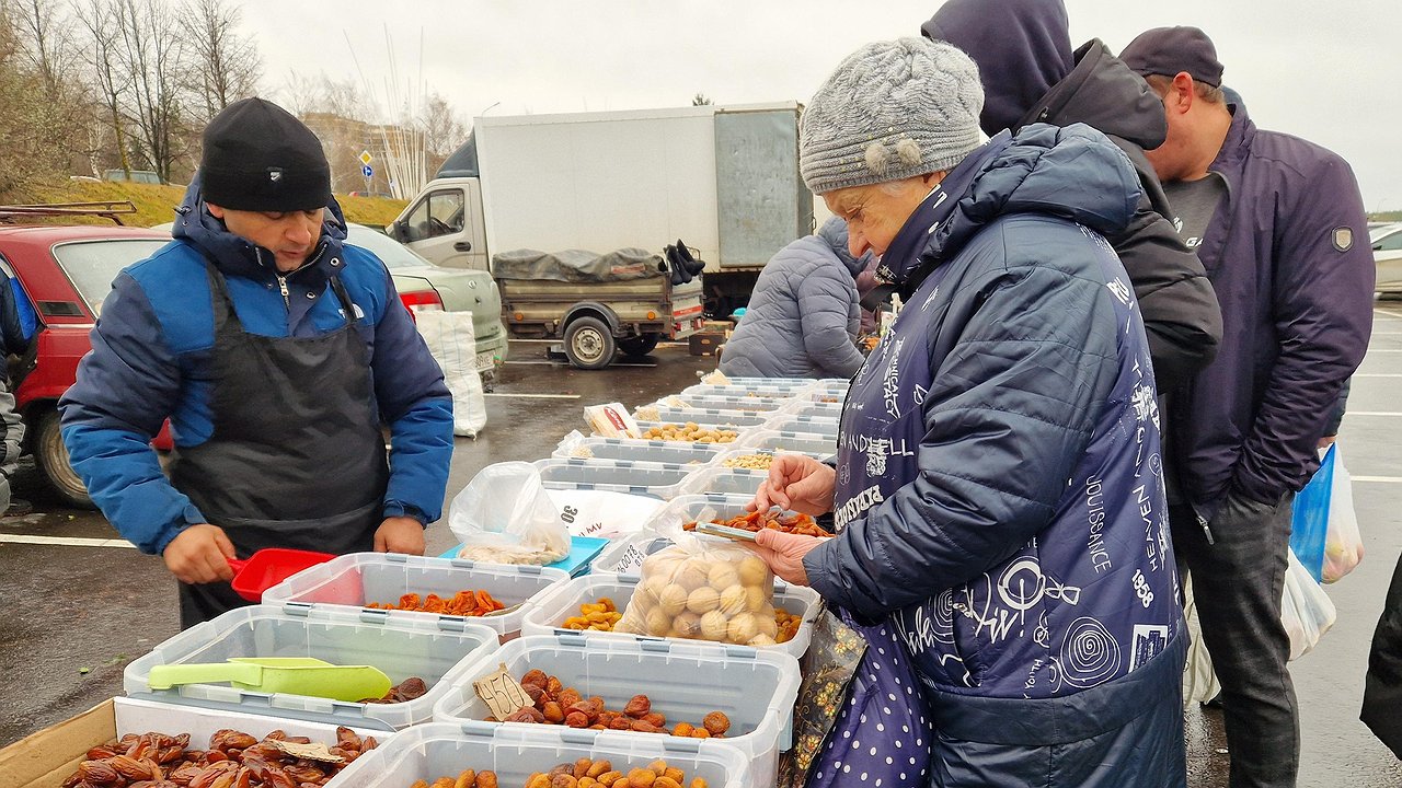 Главная картинка новости: Чем торгуют фермеры на сельхозярмарках в Челнах (фото)