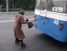 Как теперь ездить? 23 тысячи льготных карт пенсионеров заблокированы