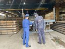 На предприятии в Челнах стропальщик упал с высоты – мужчину госпитализировали