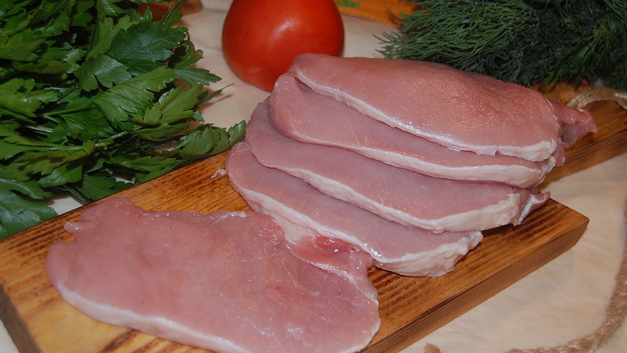 Главная картинка новости: Челнинец судится с «Пятерочкой» за просроченный свиной шницель