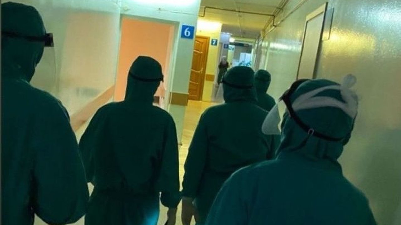 Главная картинка новости: Вслед за Путиным: челнинцы гадают, уйдет ли пресс-секретарь мэра в «отпуск»