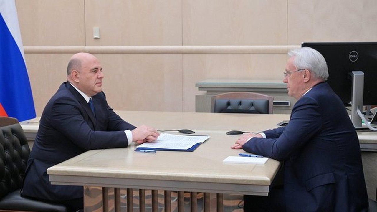 Главная картинка новости: Сотни автобусов и миллионы грузовиков: Когогин отчитался Мишустину об успехах КАМАЗа