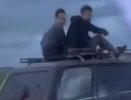 Житель Татарстана прокатил подростков на крыше легковушки – он хотел их «развлечь» (видео)