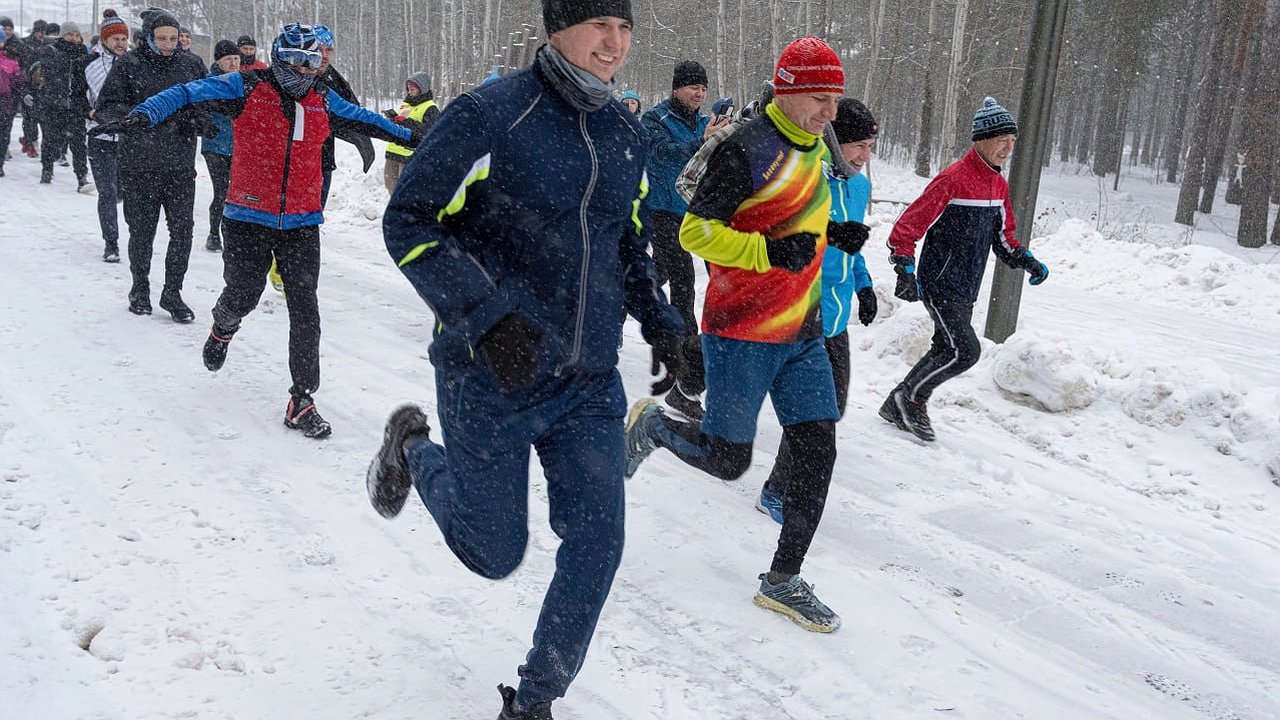 Главная картинка новости: Бегут и обещают: челнинцев приглашают забегами проводить старый год и встретить новый