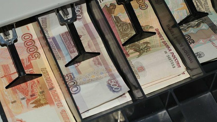 Главная картинка новости: В Челнах продавец магазина украл с кассы 115 тыс. рублей