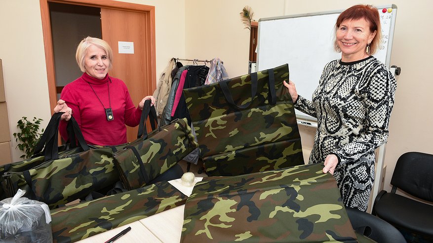 Главная картинка новости: Челнинки приходят на помощь солдатам