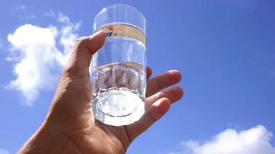 Главная картинка новости: Головная боль и усталость могут указывать на обезвоживание организма