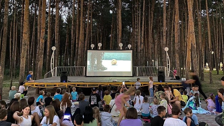 Главная картинка новости: Челны. Альтернативные площадки для просмотра кино