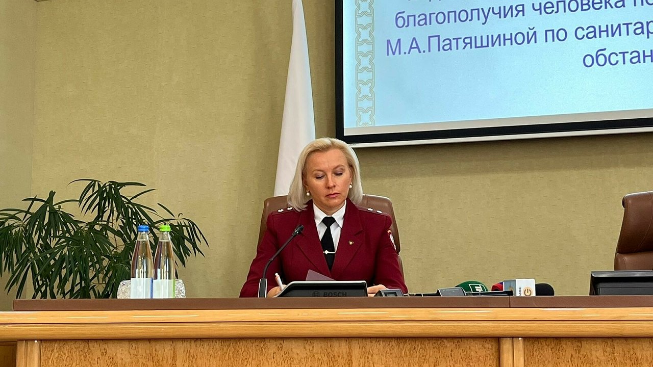 Главная картинка новости: Патяшина порекомендовала жителям РТ носить маски в общественных местах и транспорте