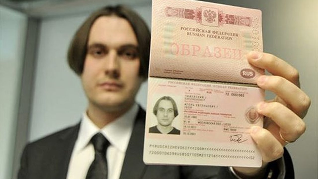 Главная картинка новости: Почти 9 тыс. заявлений на получение загранпаспорта подали в 2019 году татарстанцы