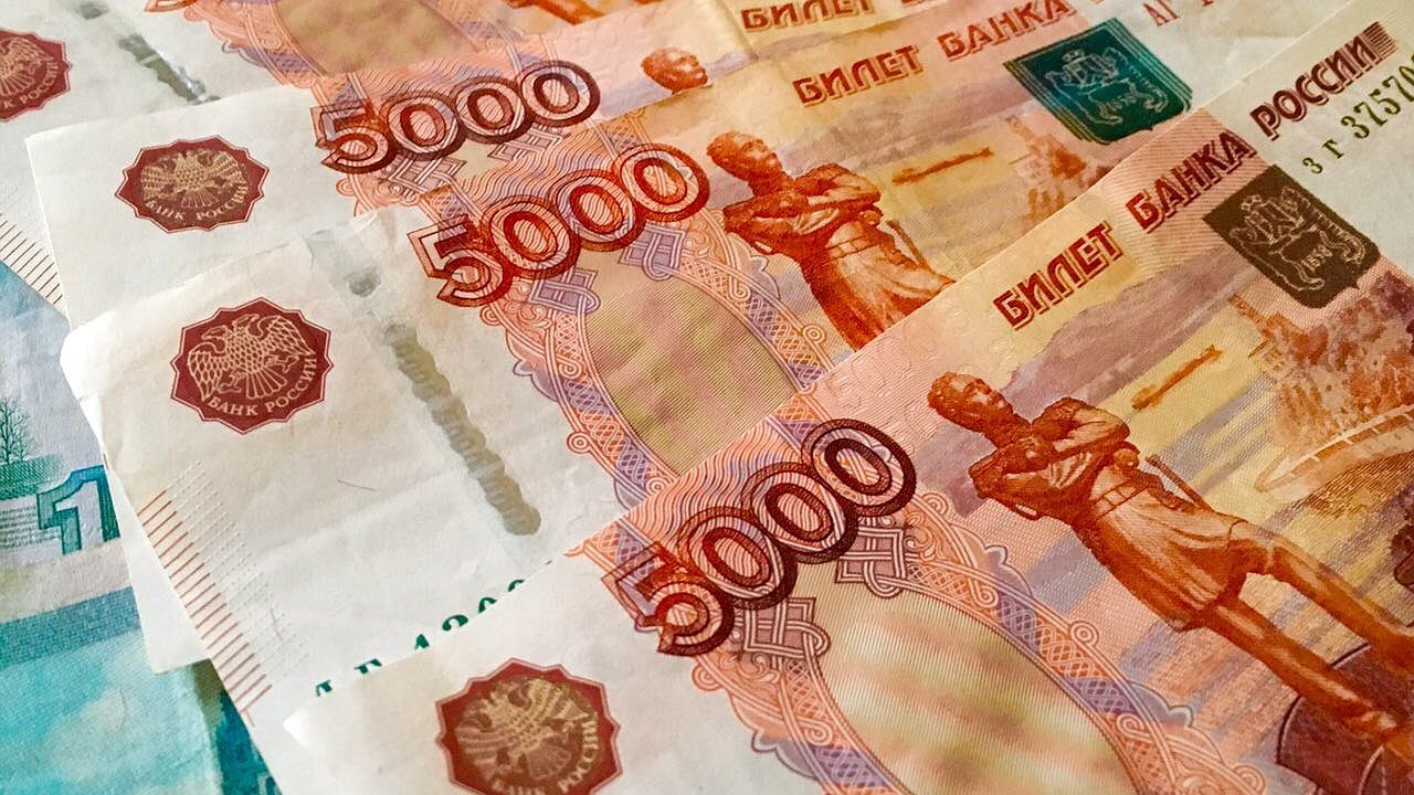 Главная картинка новости: В Татарстане парни купали через интернет фальшивые 5-ти тысячные купюры 