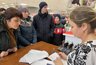 Миниатюра новости: В Челнах вынужденных переселенцев повезли в магазин и купили одежду