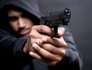 Вооруженный пистолетом челнинец напал на девушку и принялся ее душить