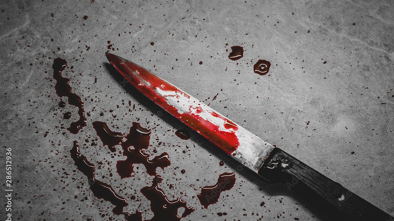 Главная картинка новости: Нож в спину: челнинка напала на сожителя с ножом после того, как тот закатил ей сцену ревности