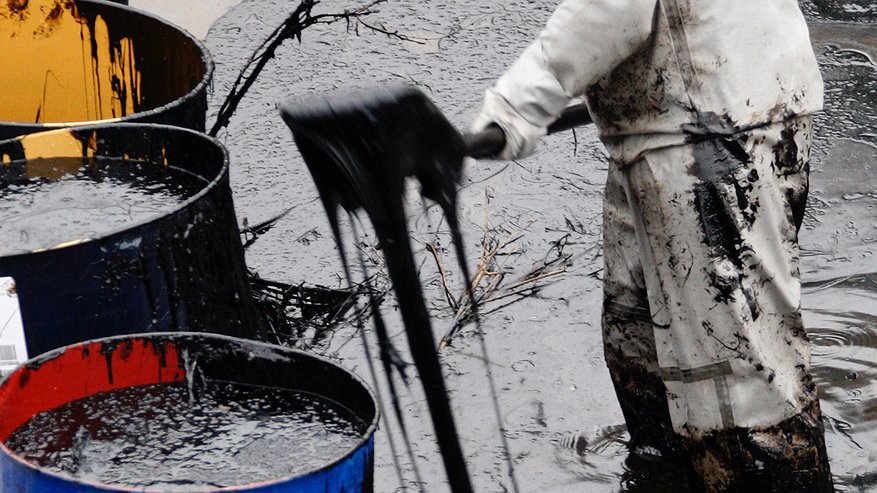 Главная картинка новости: Стали известны подробности по делу казанца, погибшего в цистерне с мазутом