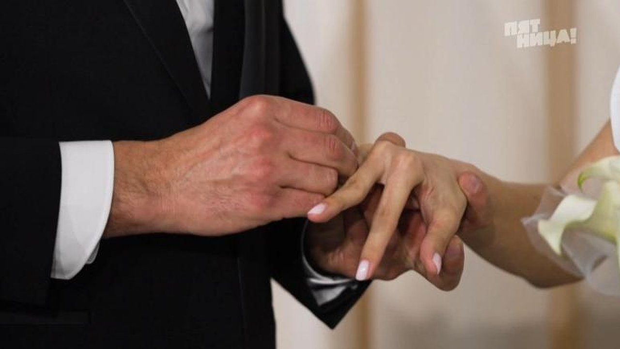 Главная картинка новости: Торт из эчмочмака с чак-чаком: как челнинцы поженились на шоу «Четыре свадьбы»