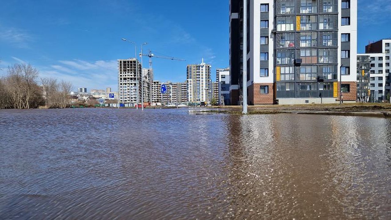 Главная картинка новости: Власти Челнов подготовились к возможному подтоплению ЖК «Притяжение»