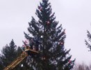 Районные елки Челнов начали наряжать к Новому году