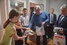 Миниатюра новости: Магдеев в третий раз посетил семью Мухаметовых