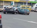 «Суметь надо»: в Челнах на ровном месте произошло ДТП 