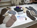 Челнинские пенсионерки вяжут теплые носки для военнослужащих 