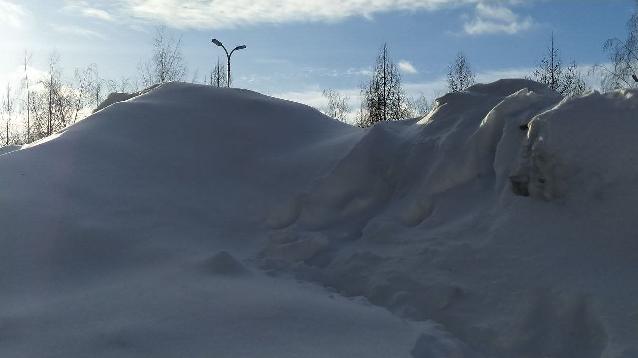 Главная картинка новости: Горы снега и хлама: незаконную свалку обнаружили в Челнах 