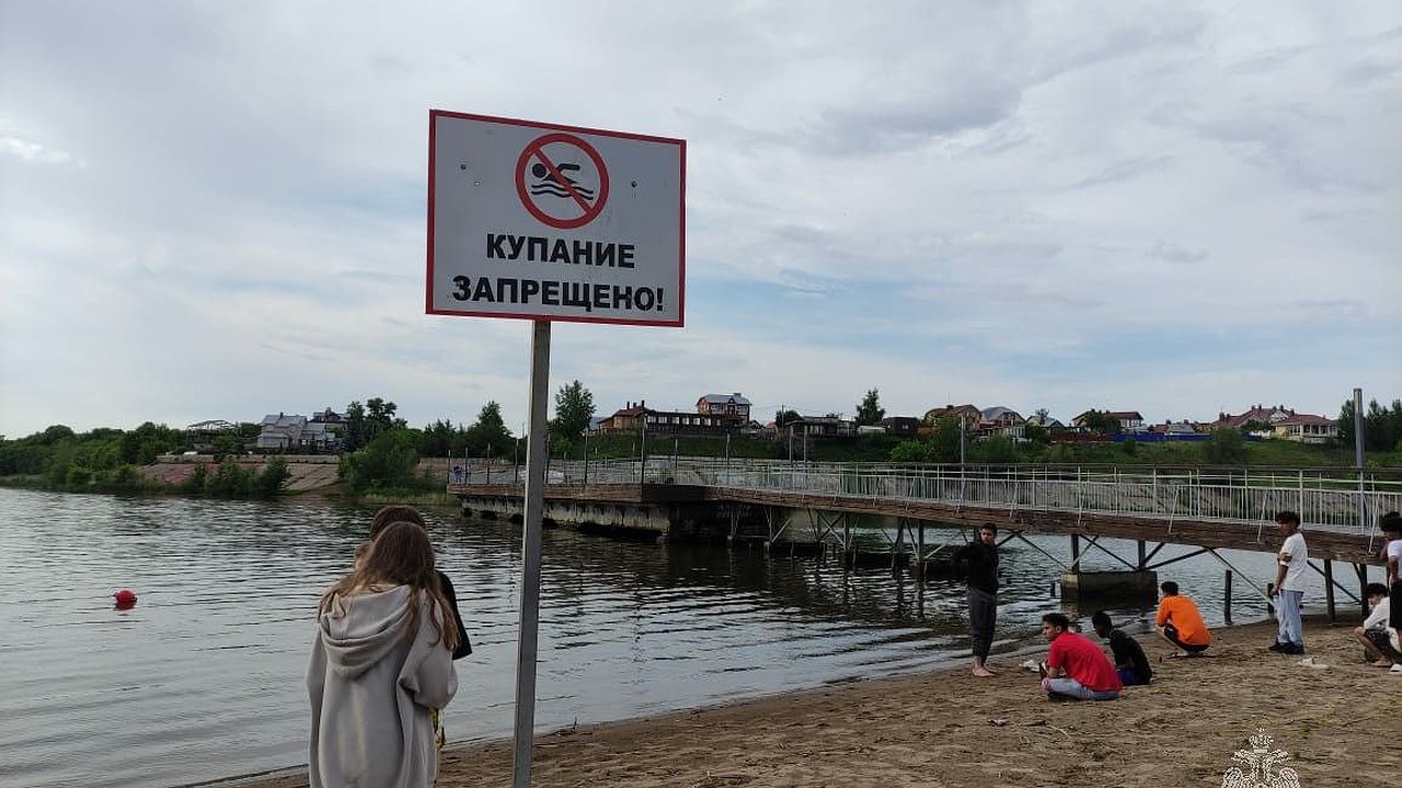 Главная картинка новости: В Челнах водолазы ищут тело утонувшего мужчины