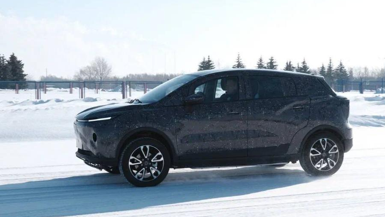 Главная картинка новости: В Челнах испытывают прототип электромобиля «Атом»