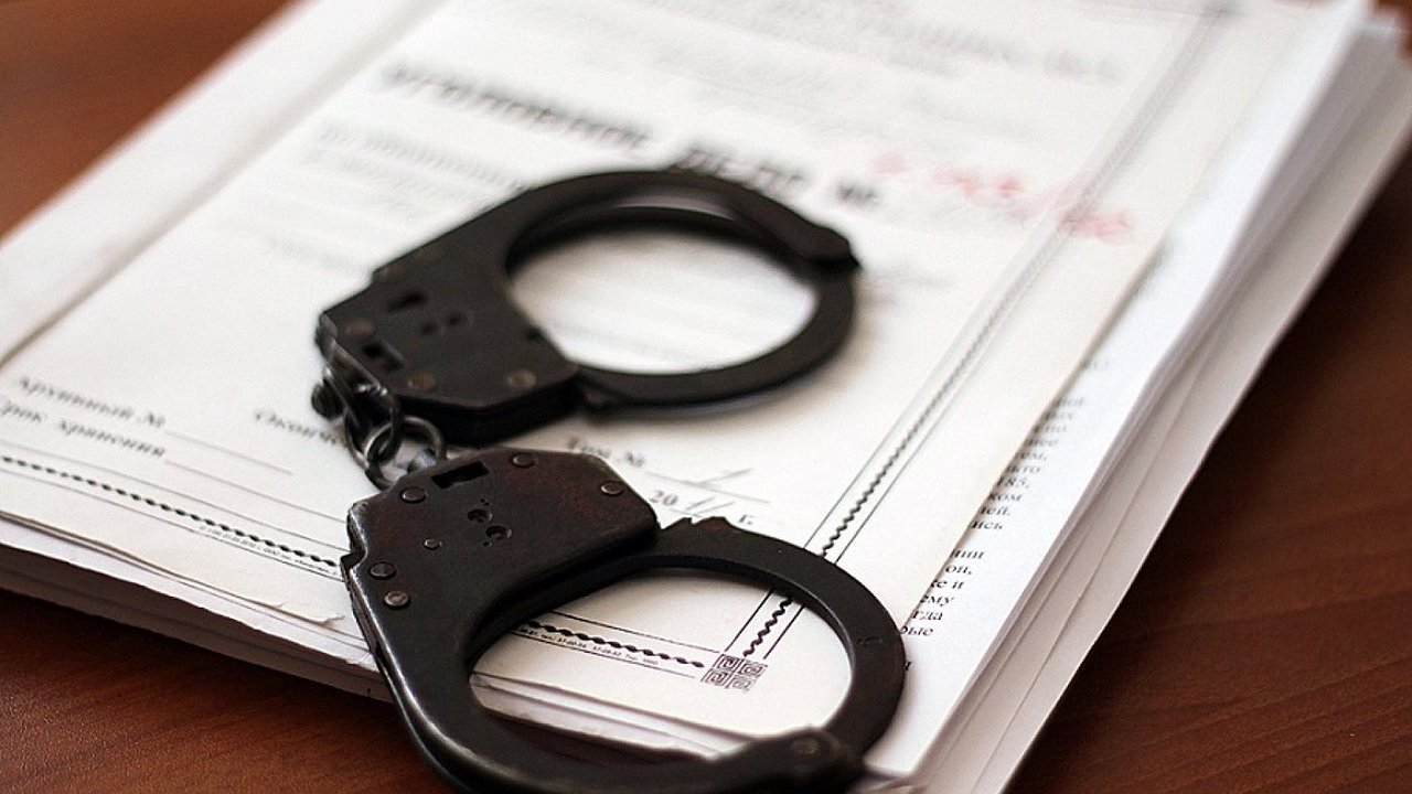 Главная картинка новости: На челнинского лихача, протаранившего десятки машин, возбудили уголовное дело