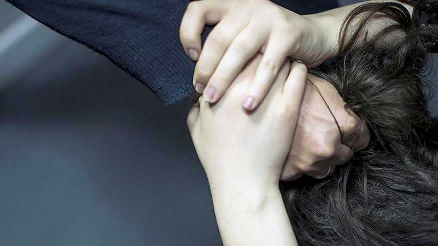 Главная картинка новости: Таскал за волосы, угрожал ножом: челнинец чуть не убил свою знакомую