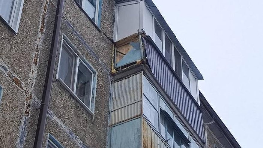 Главная картинка новости: Над Татарстаном сбиты два беспилотника – обломки одного упали во дворе дома в Казани