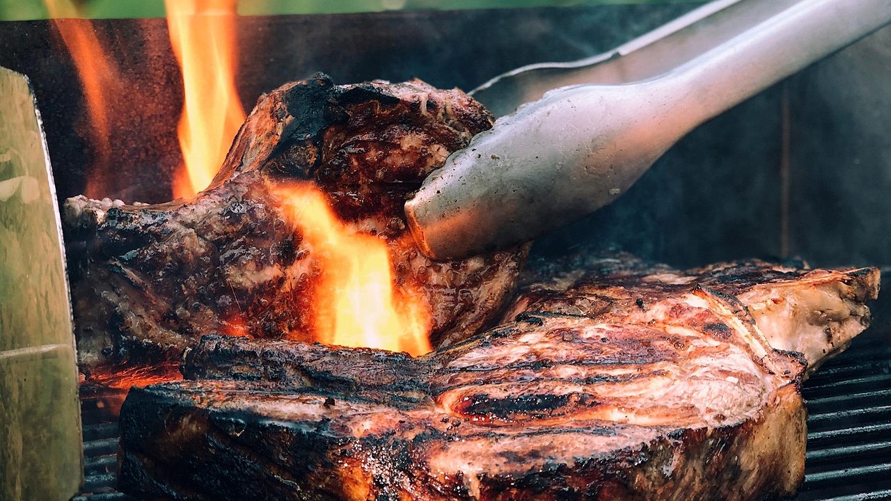 Главная картинка новости: 8 челнинских кафе с мясом для гриля и полуфабрикатами