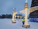 Как преображается перед Новым годом площадь Азатлык в Челнах (фото)
